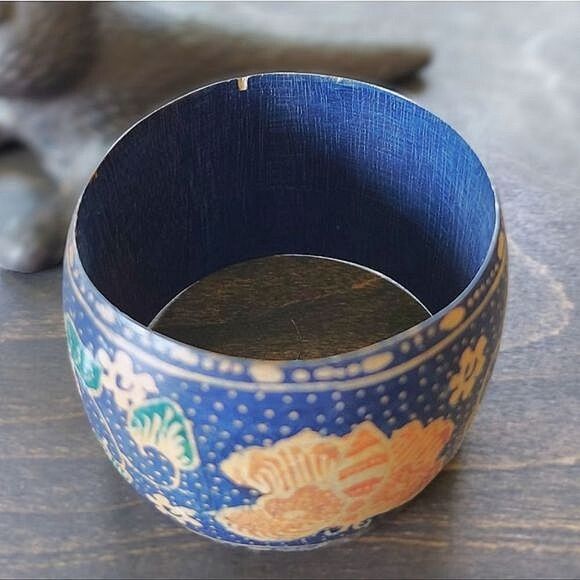 Vtg blue floral painted wooden wide bangle - Picture 8 of 10